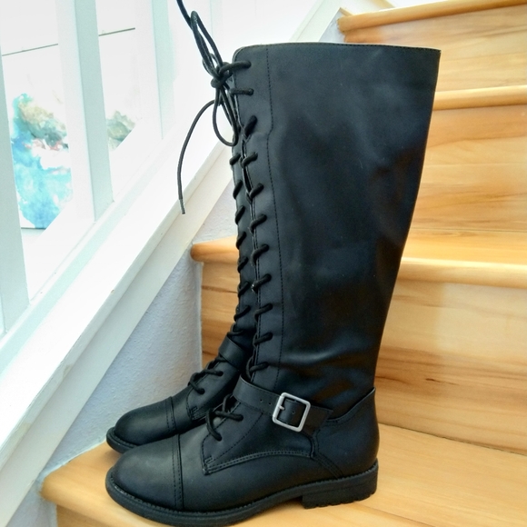 Universal Thread Shoes - Universal Thread black boots size 6